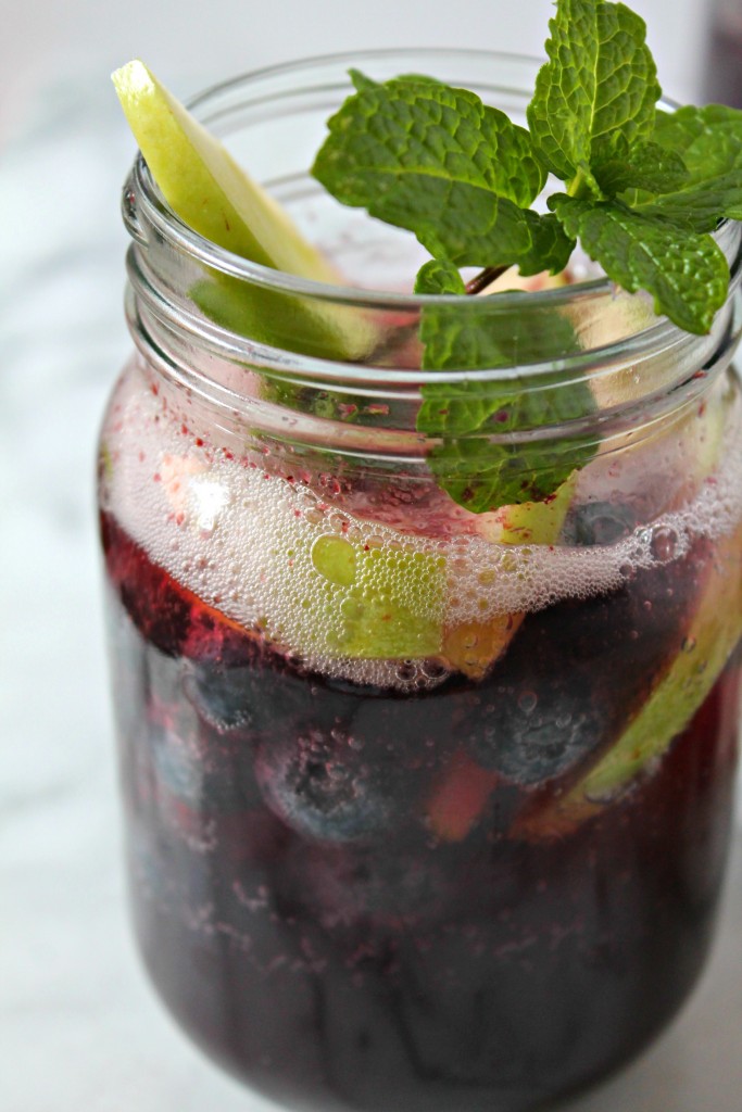 late-harvest-berry-apple-sangria-04